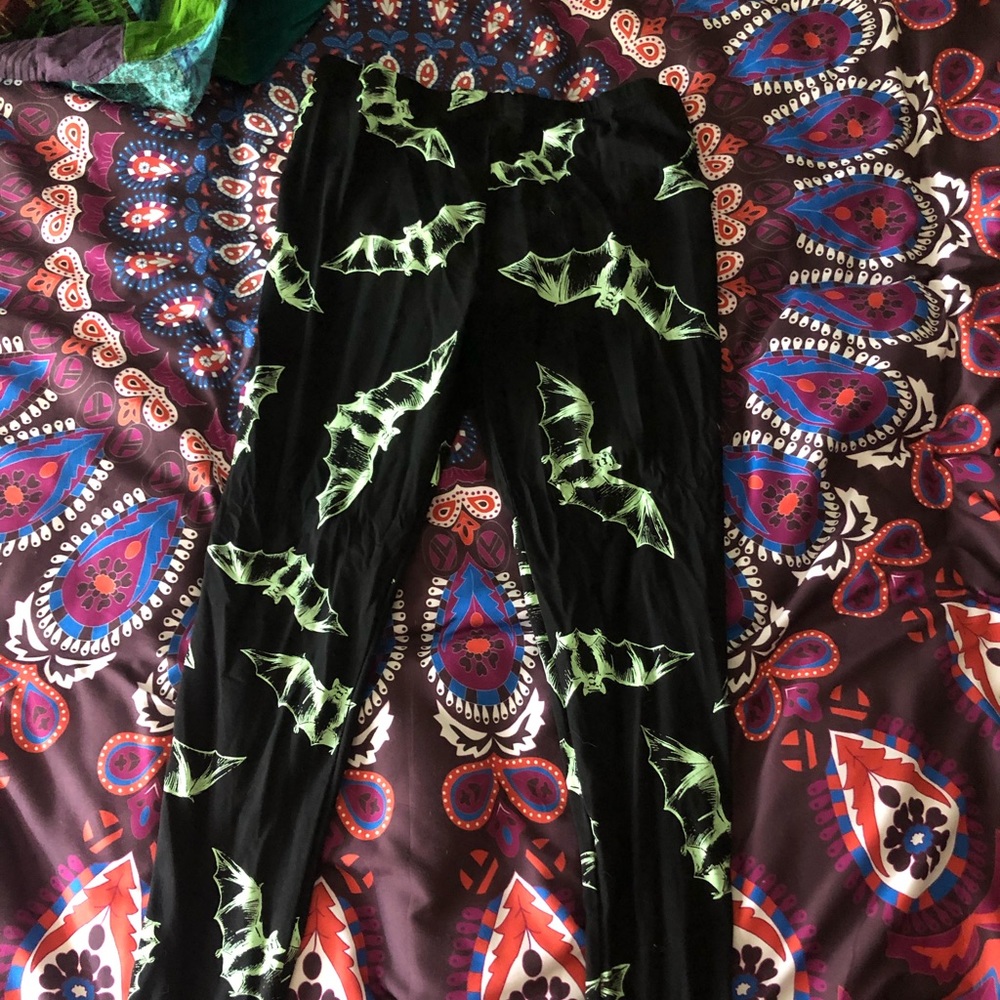 Dollskill bat leggings